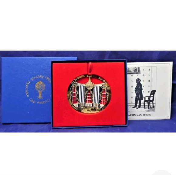 The White House Historical Association Ornament 1990 - Picture 1 of 10